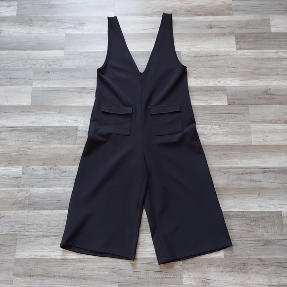 Forever 21 F21 Black Cropped Wide Leg Gaucho Jumpsuit Medium - Picture 1 of 8